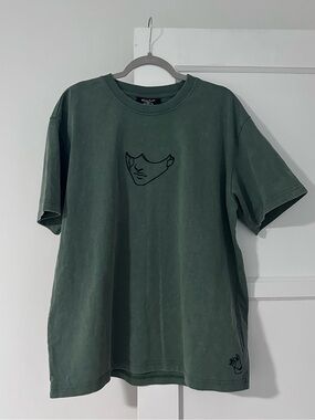 Steady Hands x Critical Role Mighty Nein Tee — RARE - Size L | Forest Green